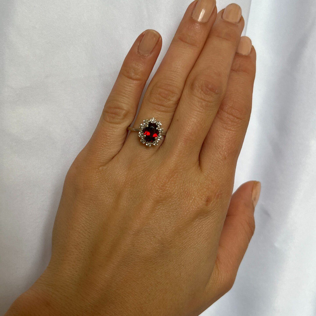 Anillo vintage de margaritas y granate &quot;Sofía&quot;