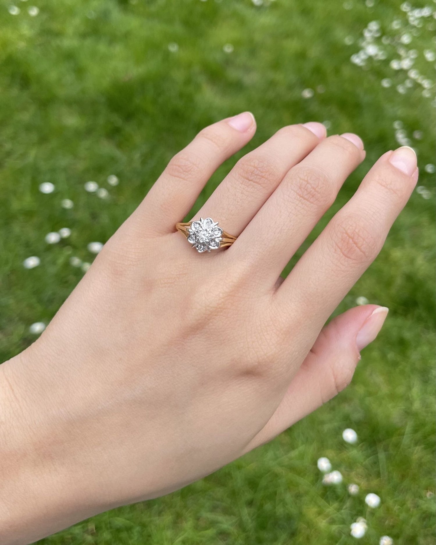 Bague Marguerite Vintage 7 Diamants &quot;Marceline&quot; - Elliade Paris