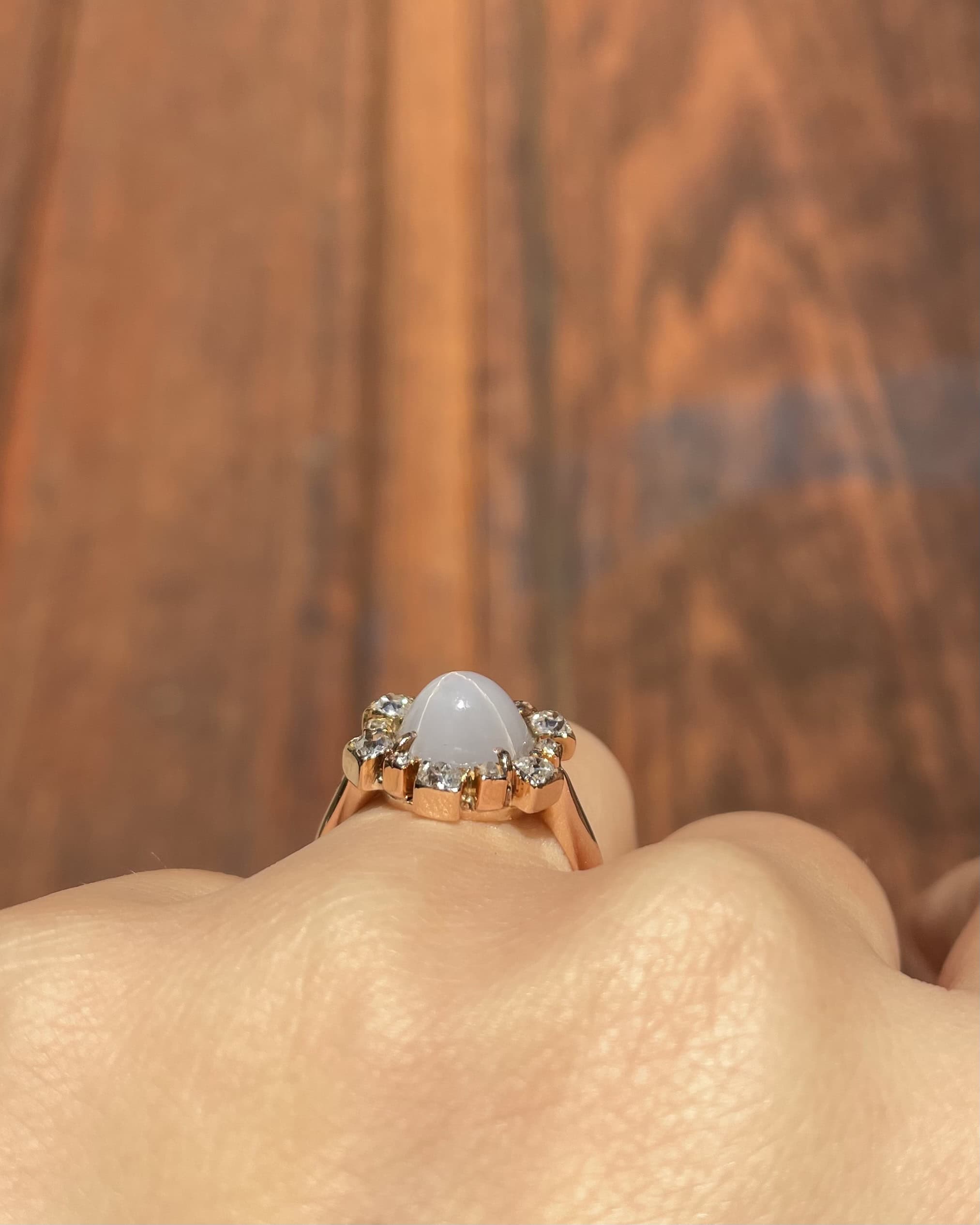 Bague Marguerite Saphir Étoilé 5.40 carats &amp; Diamants &quot;Noor&quot;