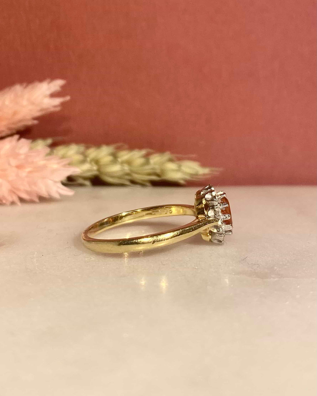Bague Marguerite Opale de Feu 0.35 carat &amp; Diamants &quot;Loue&quot;