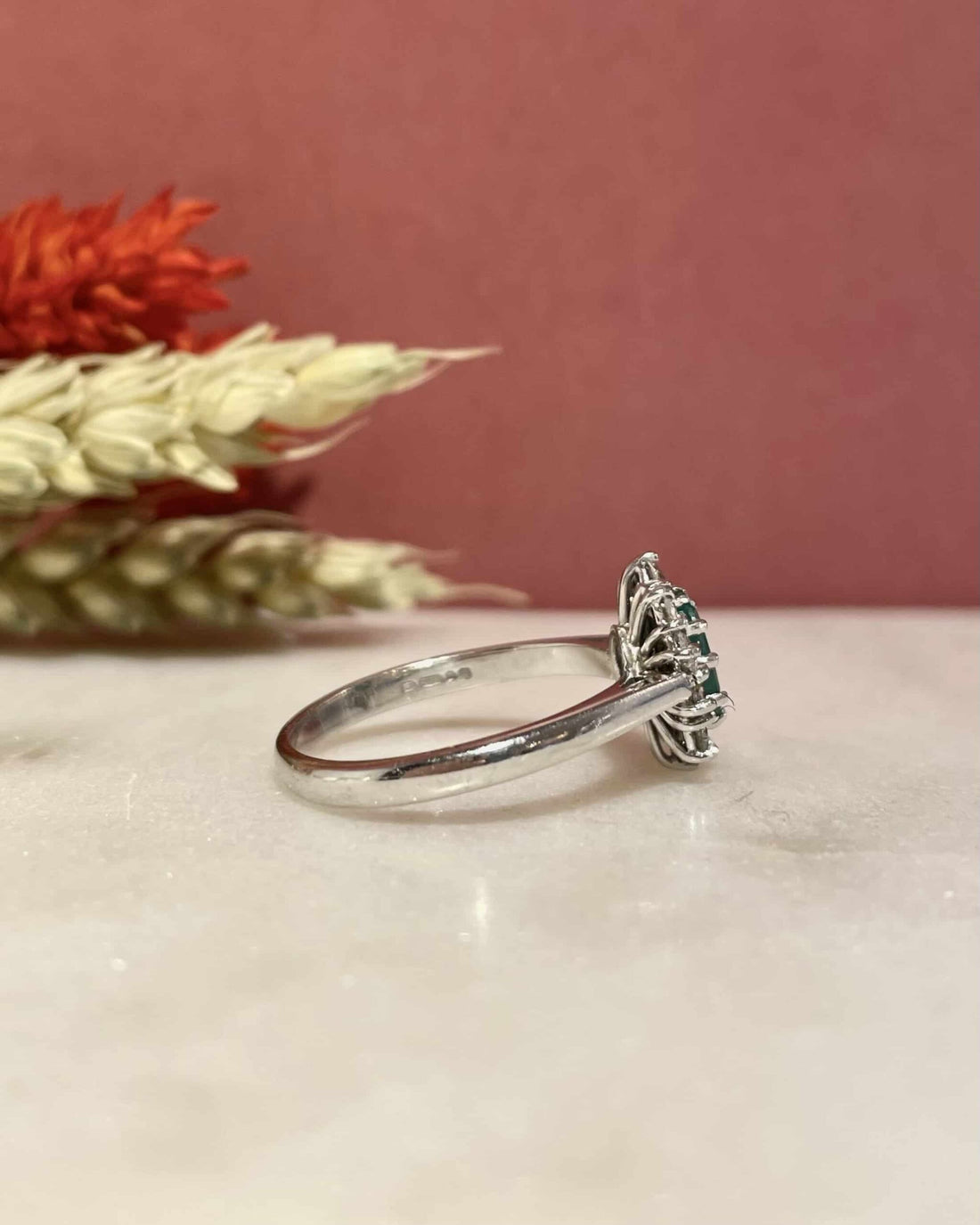 Bague Marguerite Émeraude 0.60 carat &amp; Diamants &quot;Noémie&quot;