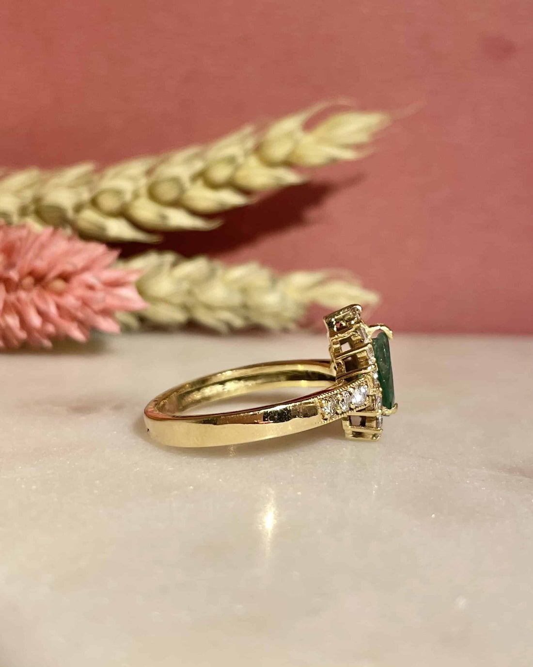 Bague Marguerite Émeraude 0.68 carat &amp; Diamants &quot;Nelia&quot;