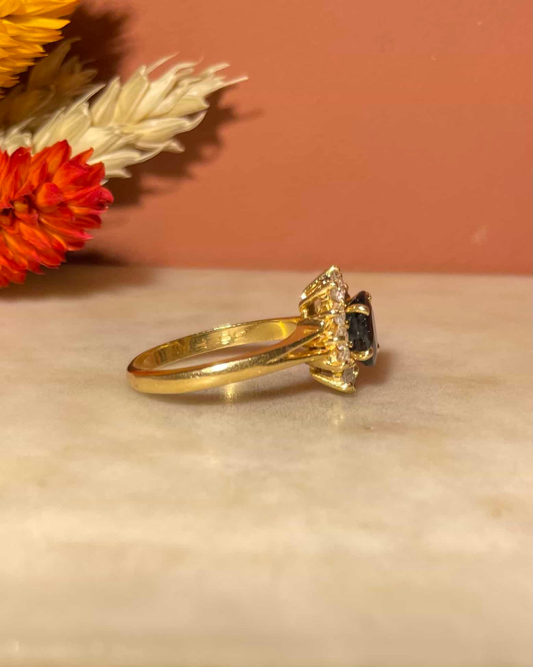 Anillo "Mathis" con margaritas de zafiro y diamantes