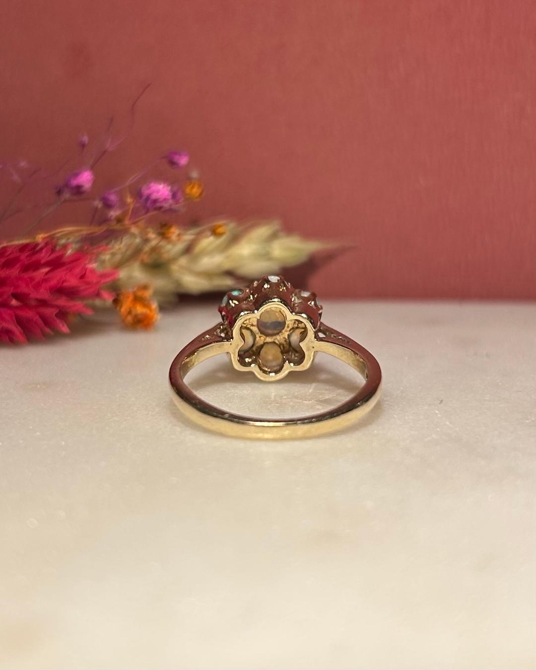 Bague Marguerite Vintage Opales 0.62 carat "Liora" - Elliade Paris
