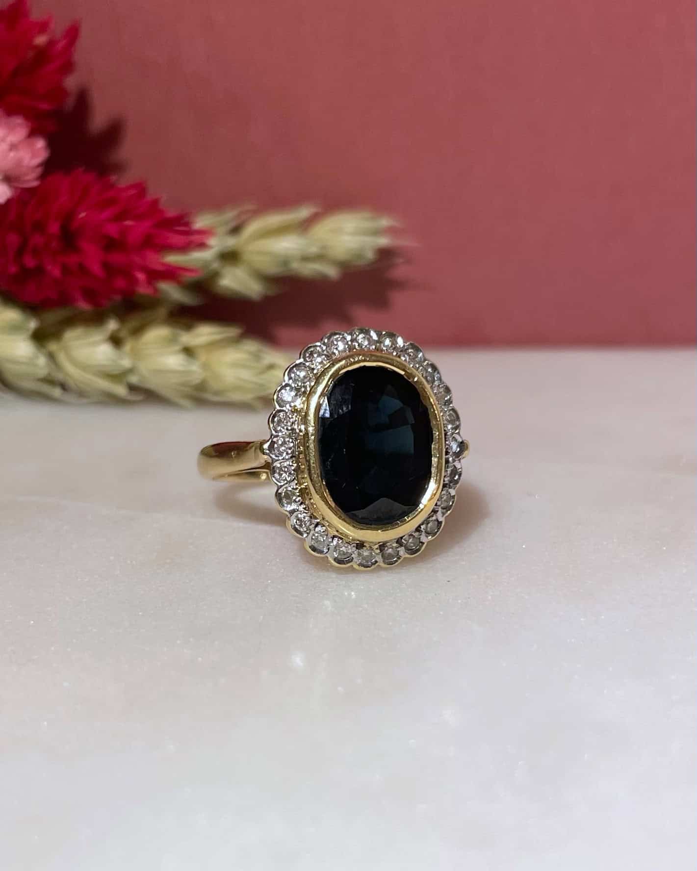 "Imanda" 4.10 carat Sapphire &amp;amp; 24 Diamond Daisy Ring