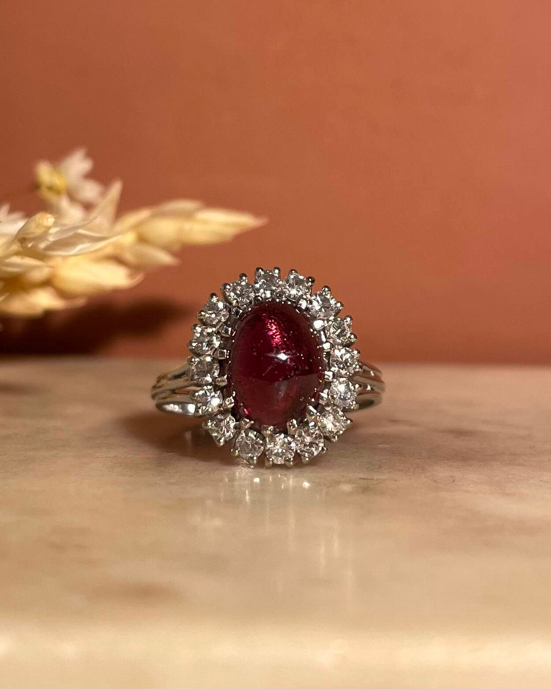 Bague Marguerite Grenat 3.85 carats &amp; Diamants &quot;Amel&quot;