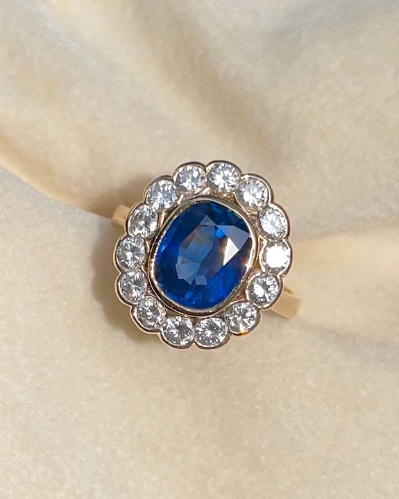Marguerite Sapphire Ring 2.30 carats &amp;amp; Diamonds 0.80 carats "Althéa"