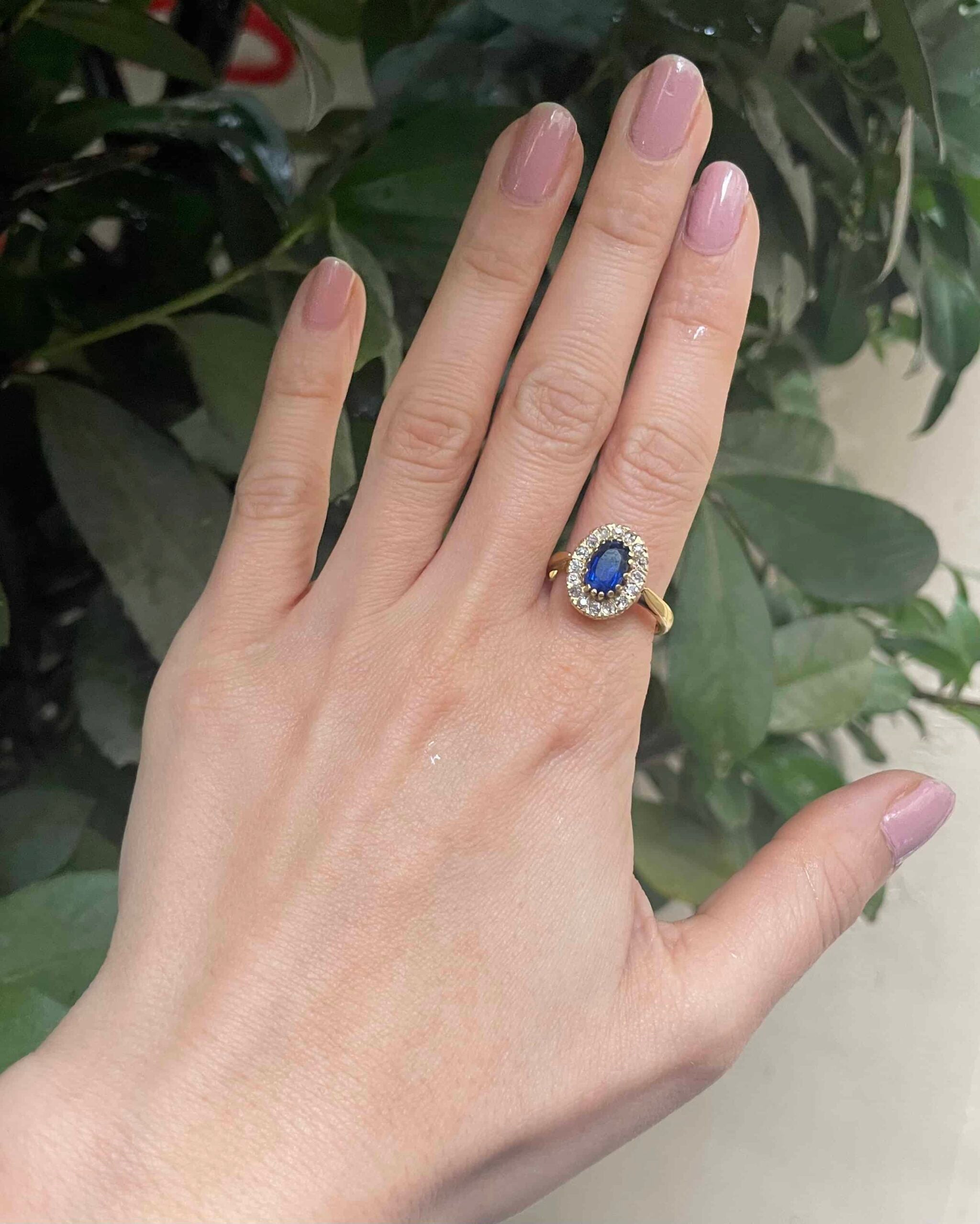 "Darya" 2.20 Carat Sapphire &amp;amp; Diamond Daisy Ring 