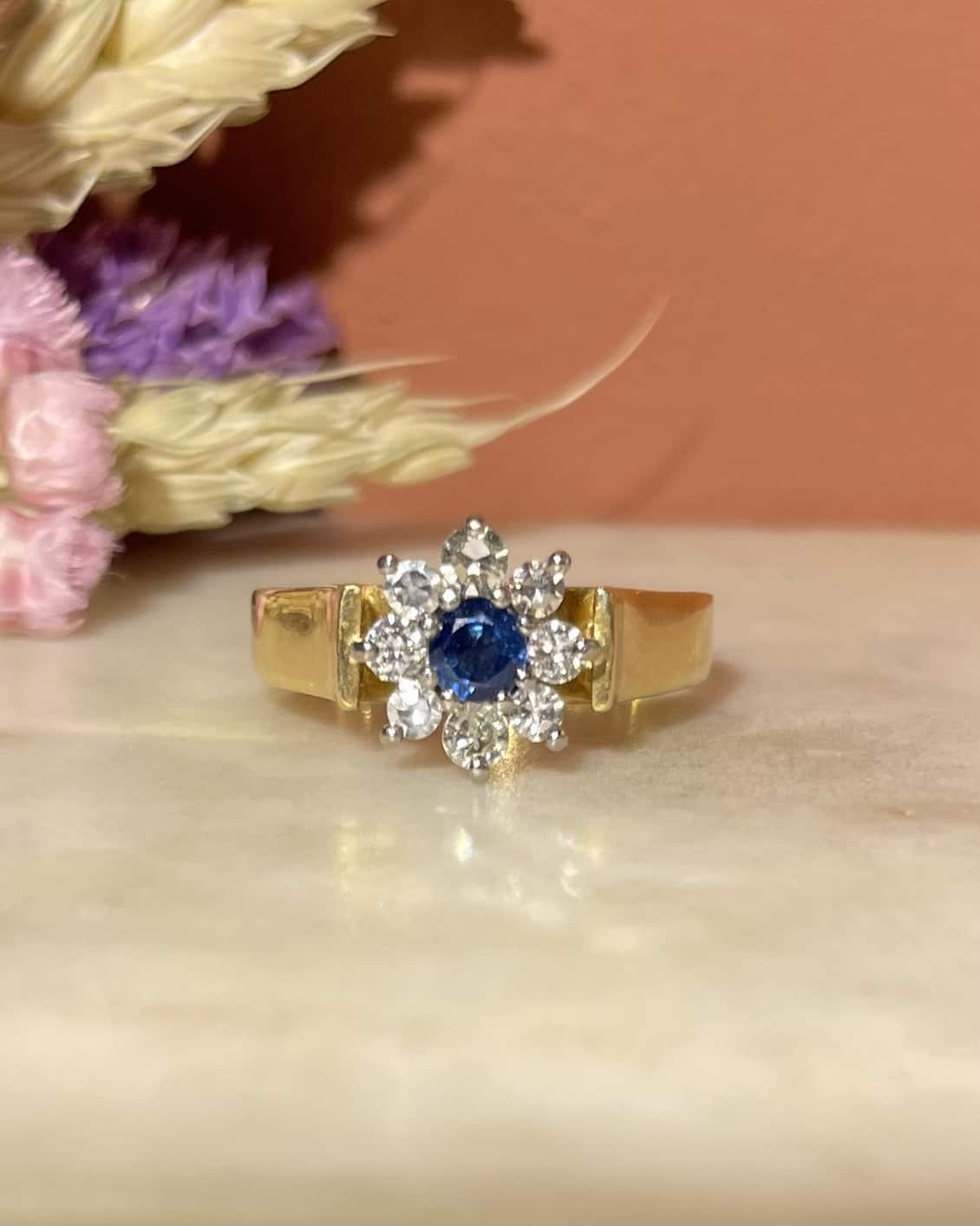 Bague Marguerite Saphir &amp; 8 Diamants "Sydney"