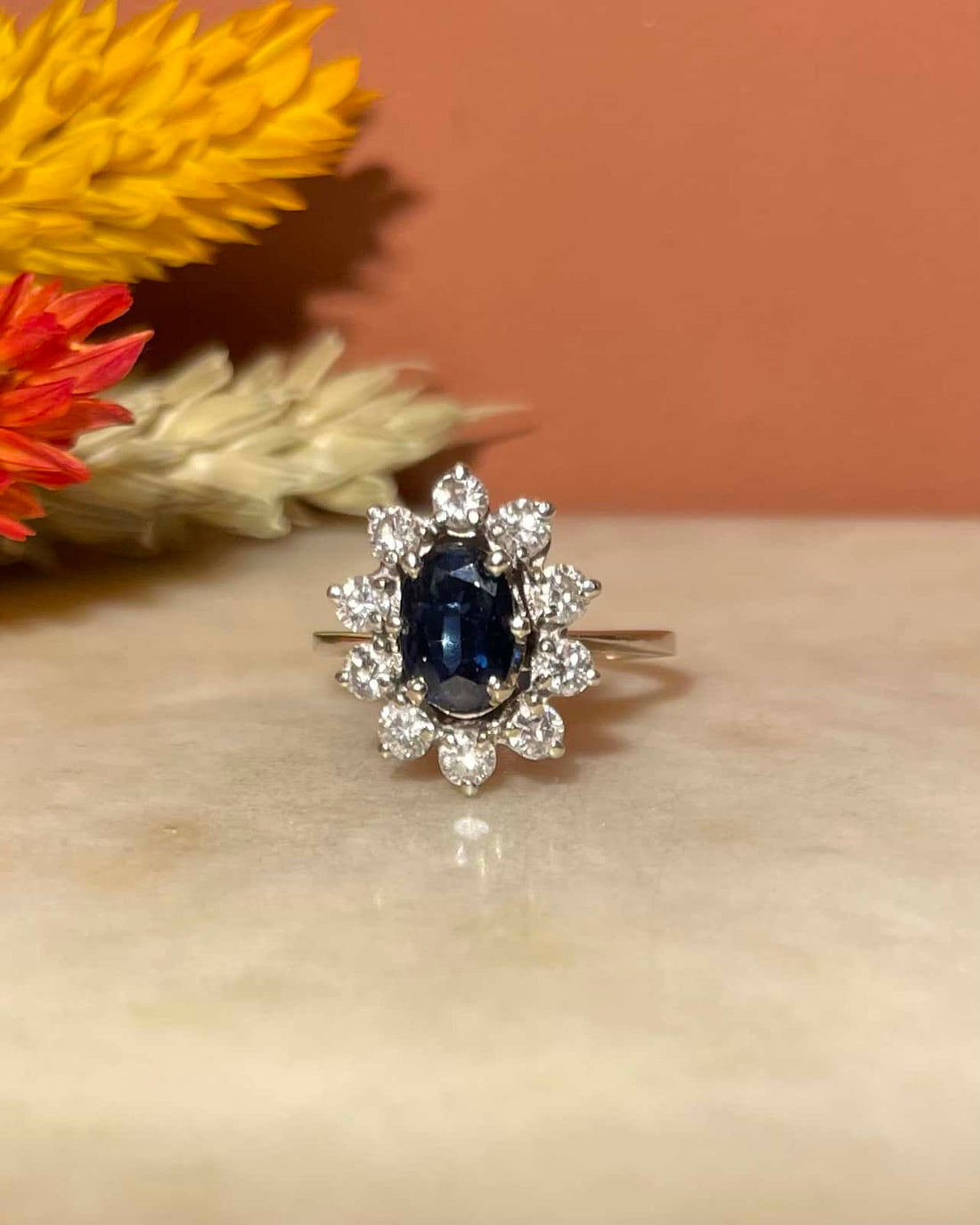 Anillo &quot;Giovanka&quot; con margaritas de zafiro y diamantes 