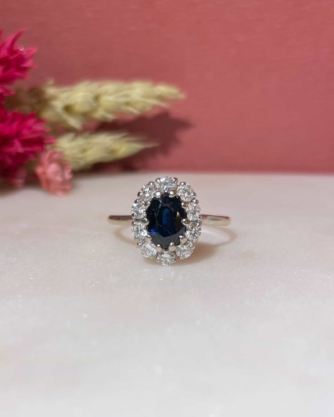Bague Marguerite Saphir 1.10 Carat &amp; 10 Diamants &quot;Mayley&quot;