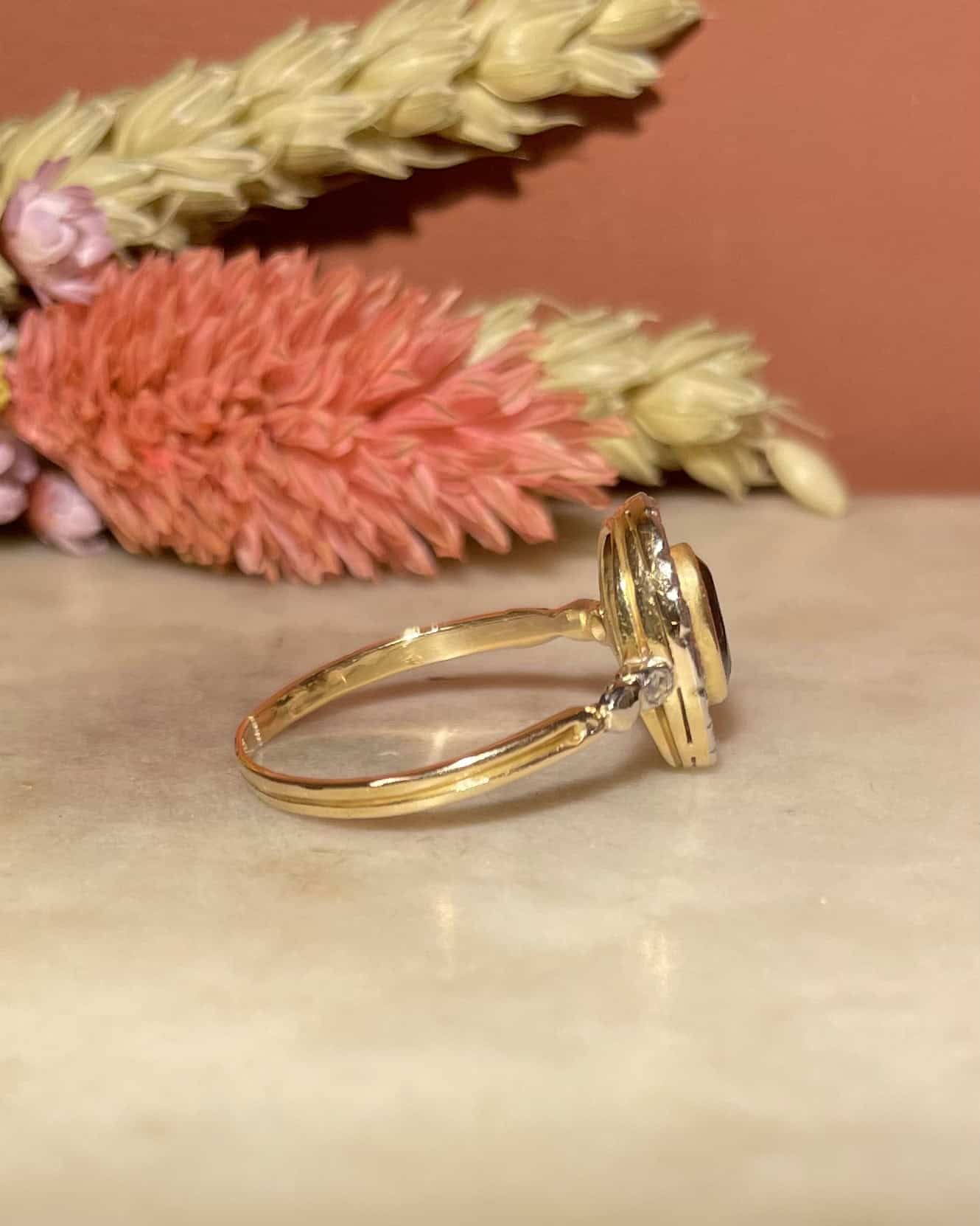 Anillo "Elise" con margaritas de zafiro y diamantes de 0,55 quilates