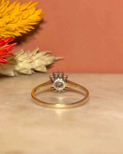 Anillo de margaritas con topacio y diamantes &quot;Tess&quot;
