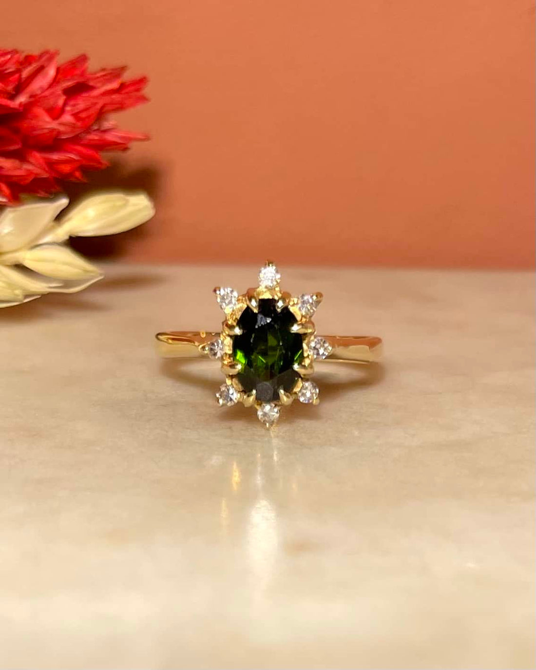 Bague Marguerite Tourmaline Verte &amp; Diamants &quot;Sunniva&quot;