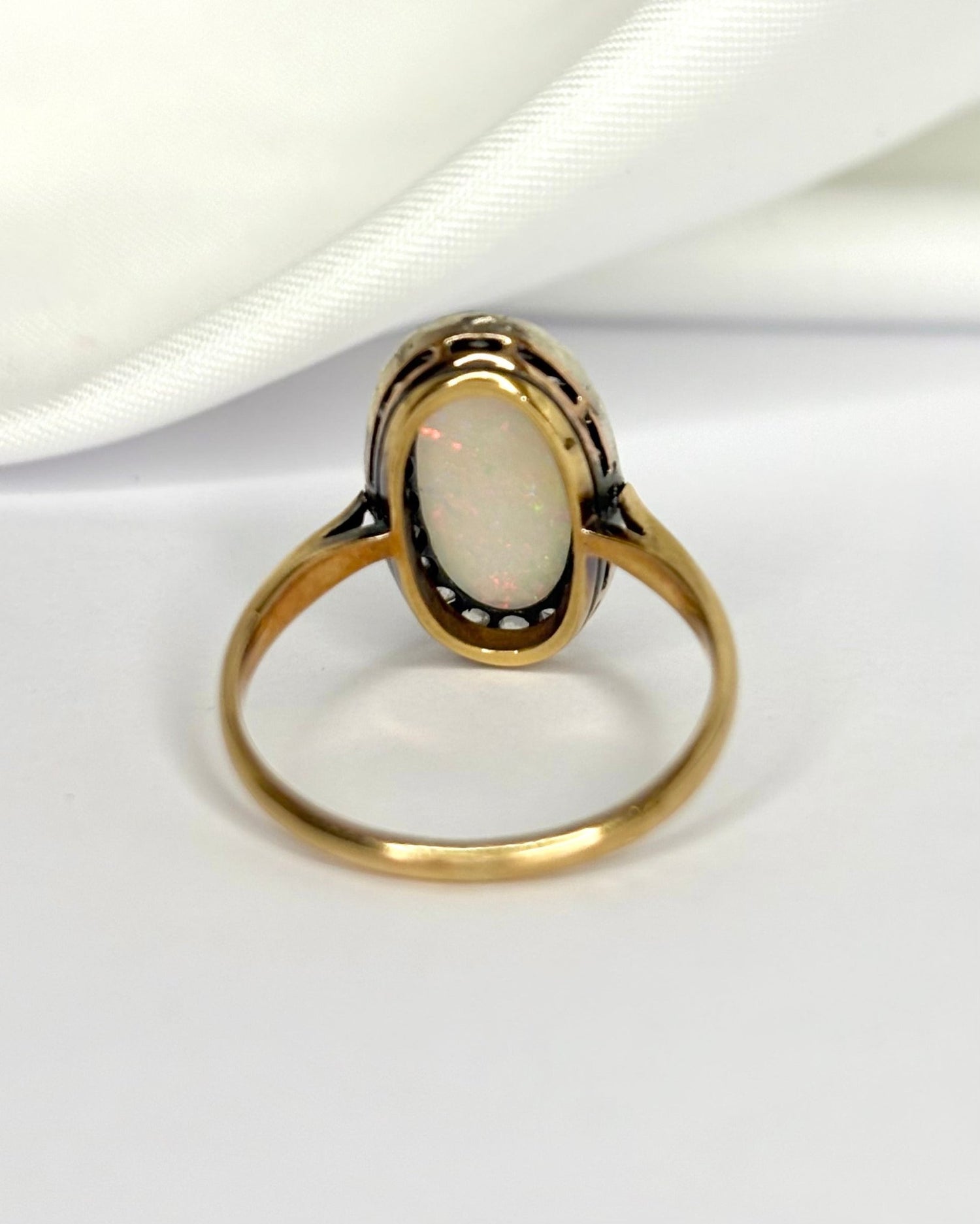 Bague Marguerite XIXe Opale &amp; Diamants "Danae" - Elliade Paris