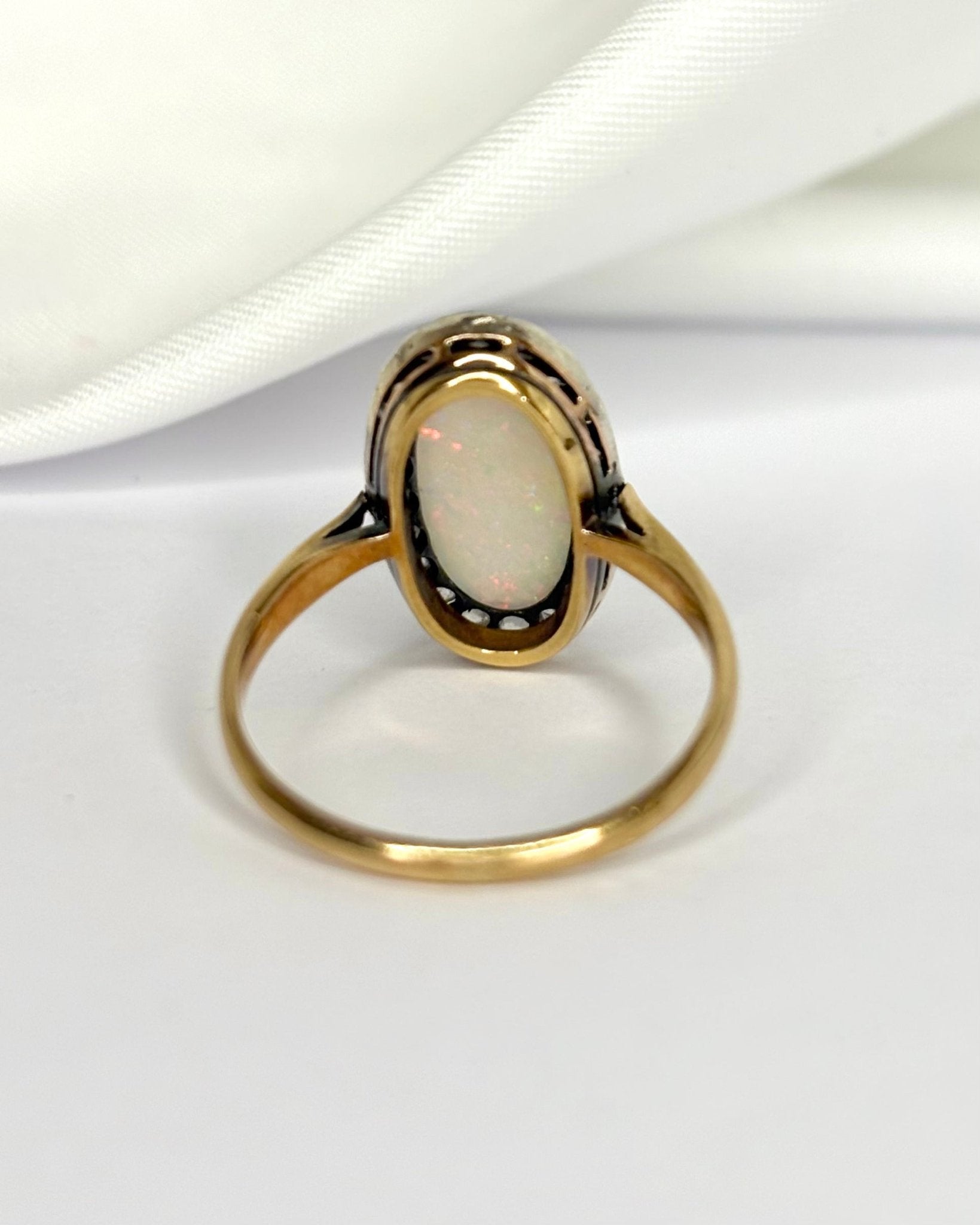 Bague Marguerite XIXe Opale &amp; Diamants "Danae" - Elliade Paris