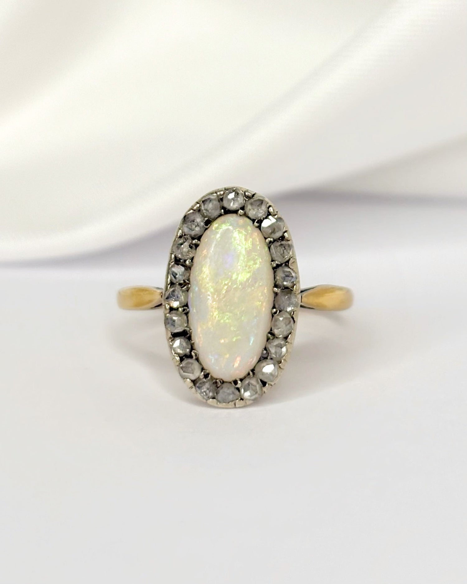 Bague Marguerite XIXe Opale &amp; Diamants "Danae" - Elliade Paris