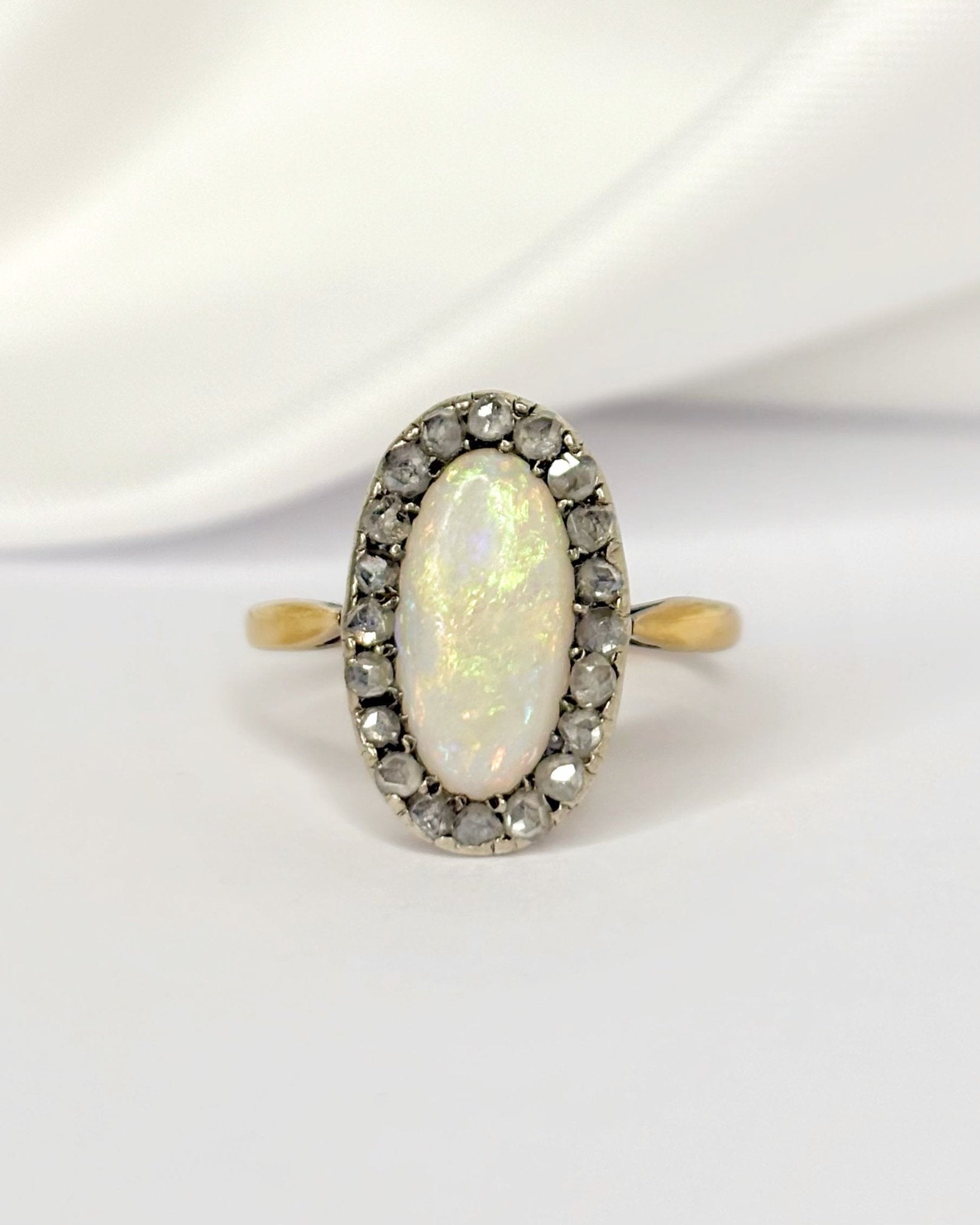 Bague Marguerite XIXe Opale &amp; Diamants "Danae" - Elliade Paris