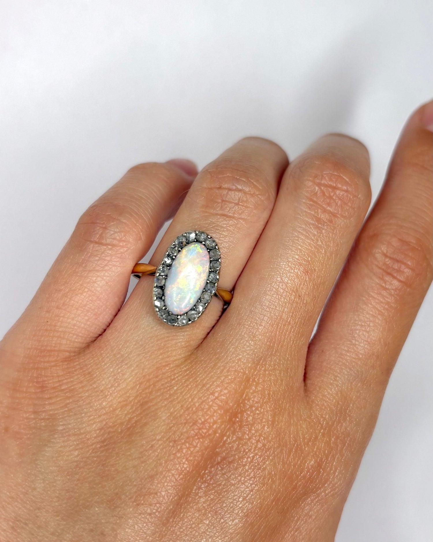 Bague Marguerite XIXe Opale &amp; Diamants "Danae" - Elliade Paris