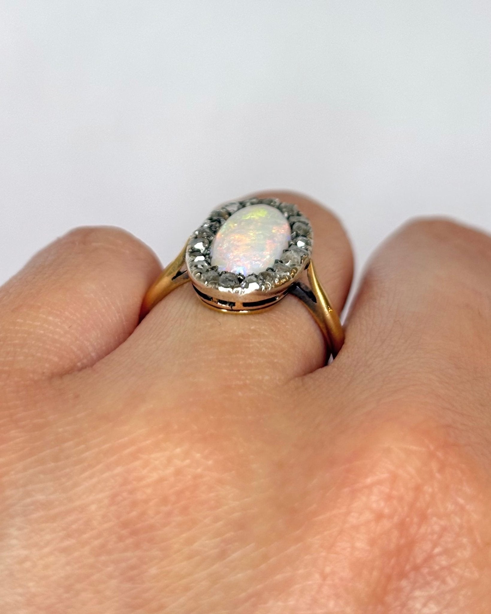 Bague Marguerite XIXe Opale &amp; Diamants "Danae" - Elliade Paris