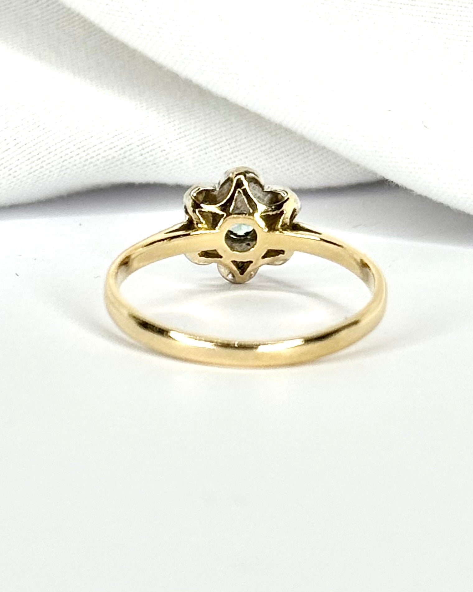 Bague Marguerite Zircon Bleu &amp; Diamants "Sabrina" - Elliade Paris