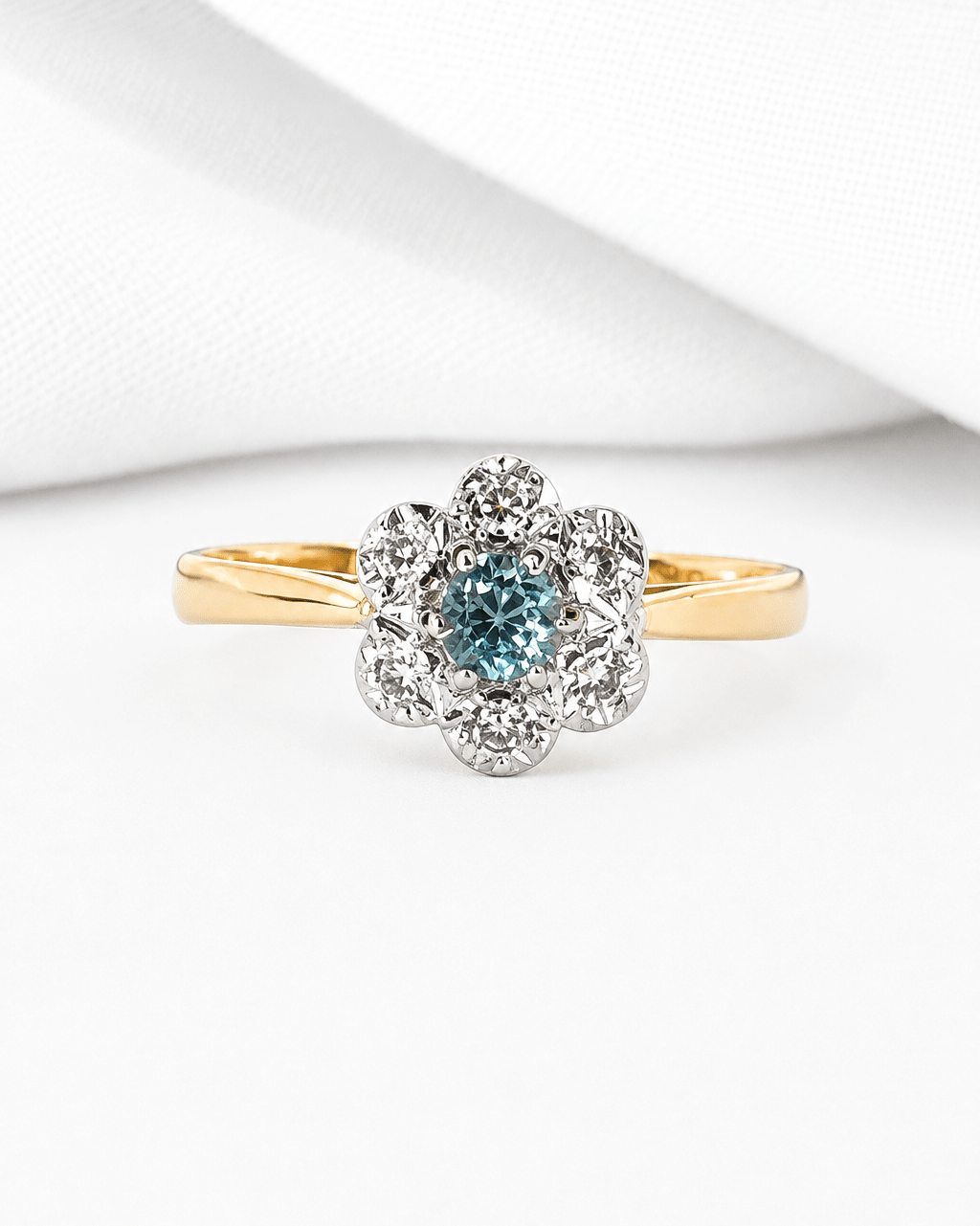 Bague Marguerite Zircon Bleu &amp; Diamants "Sabrina" - Elliade Paris