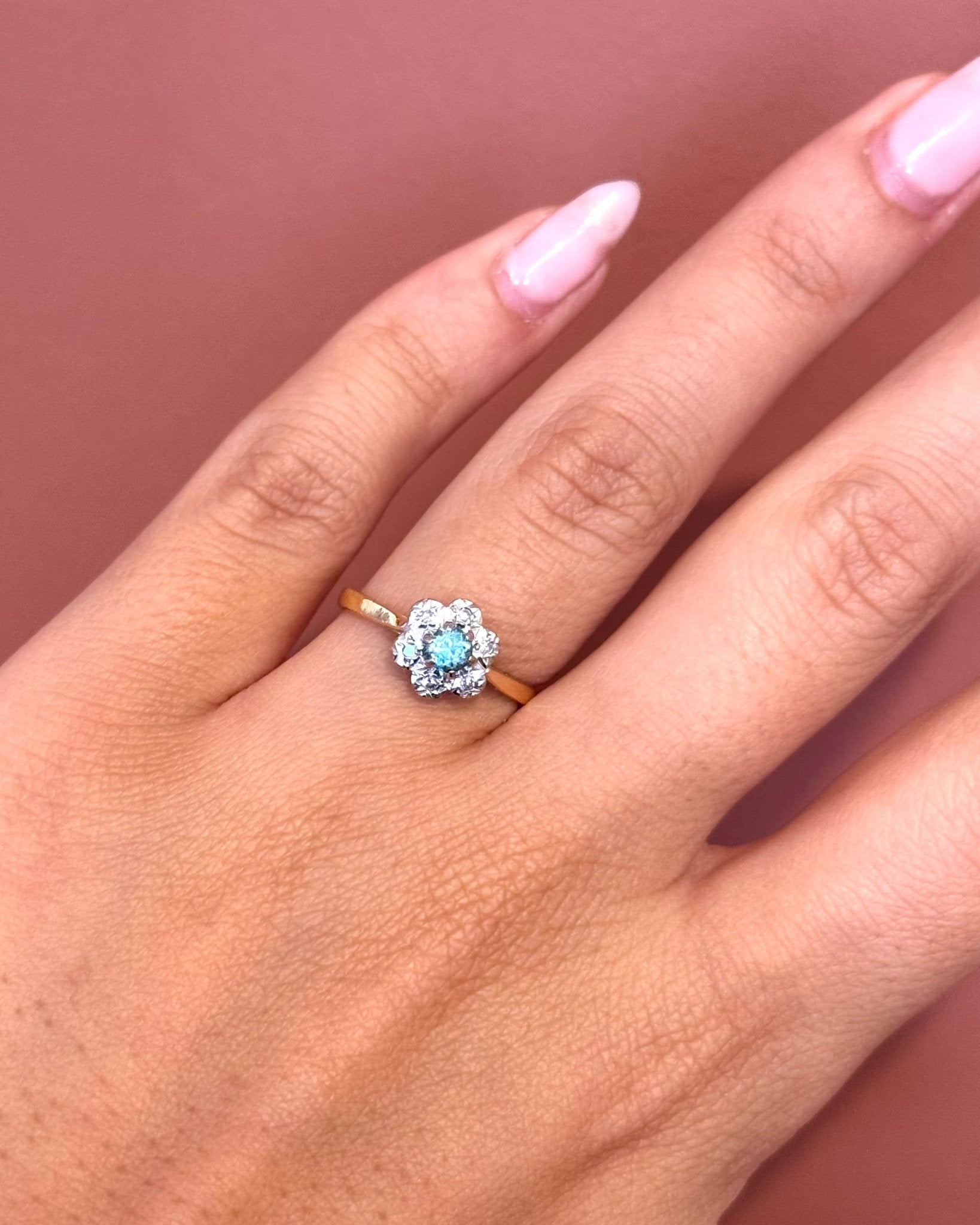 Bague Marguerite Zircon Bleu &amp; Diamants "Sabrina" - Elliade Paris
