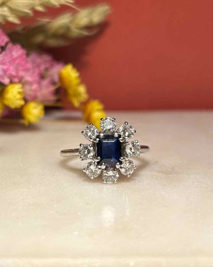 Bague Marguerite Saphir 0.90 Carat &amp; Diamants 0.80 Carat &quot;Naéla&quot;