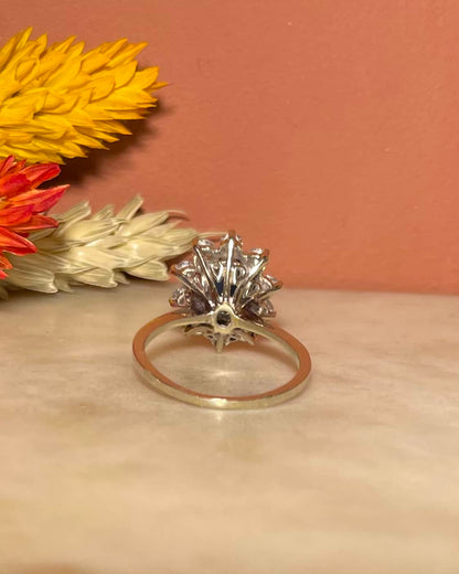 Anillo &quot;Giovanka&quot; con margaritas de zafiro y diamantes 