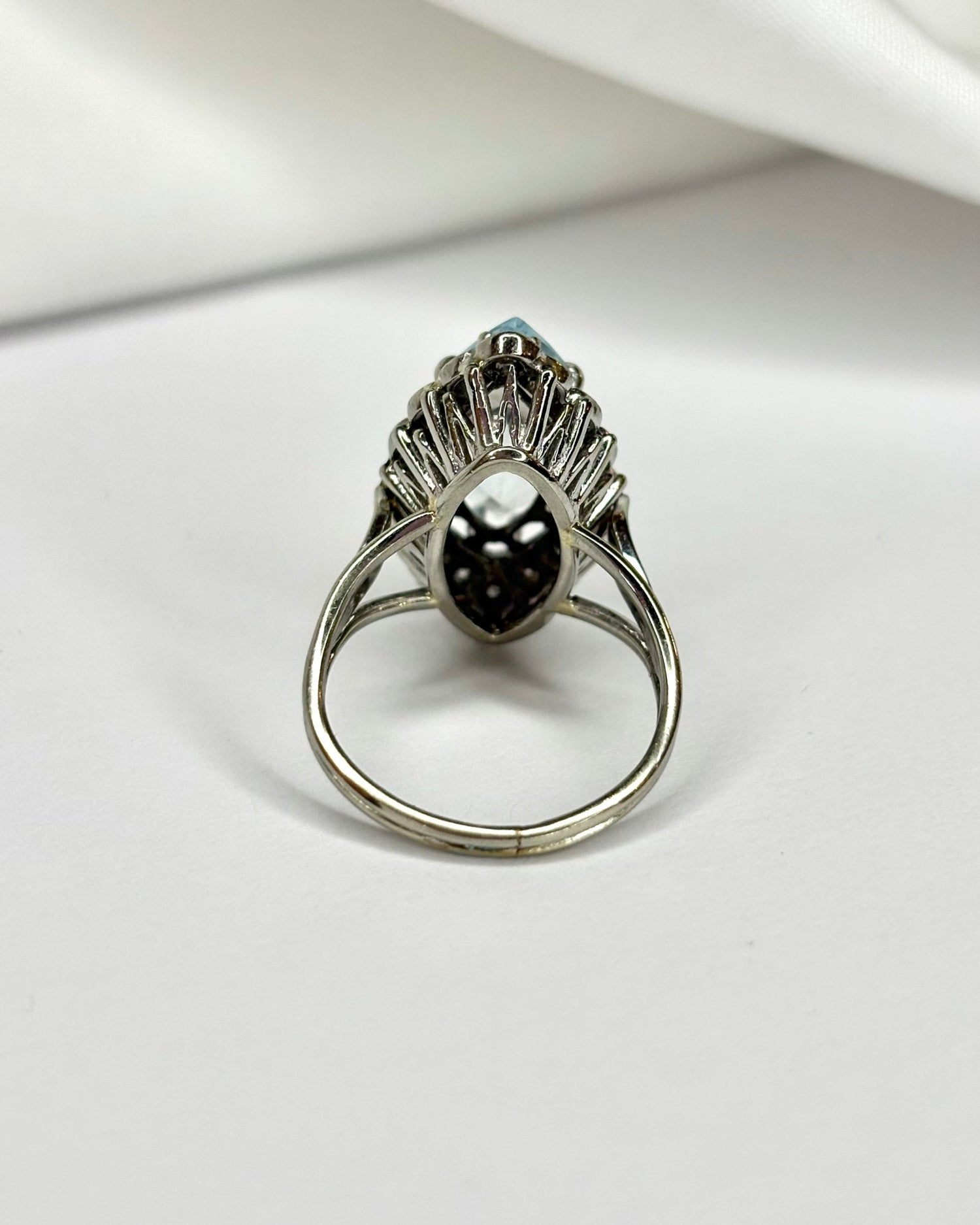 Bague Marquise Aigue - Marine 3.15 carats &amp; Diamants 0.32 carat &quot;Mélia&quot; - Elliade Paris