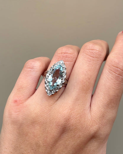 Bague Marquise Aigue - Marine 3.15 carats &amp; Diamants 0.32 carat &quot;Mélia&quot; - Elliade Paris