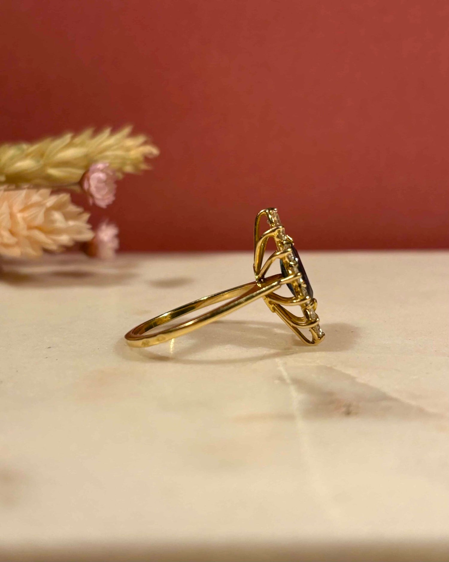 Bague Marguerite Marquise Saphir &amp; Diamants 0.84 carat &quot;Lyaa&quot;