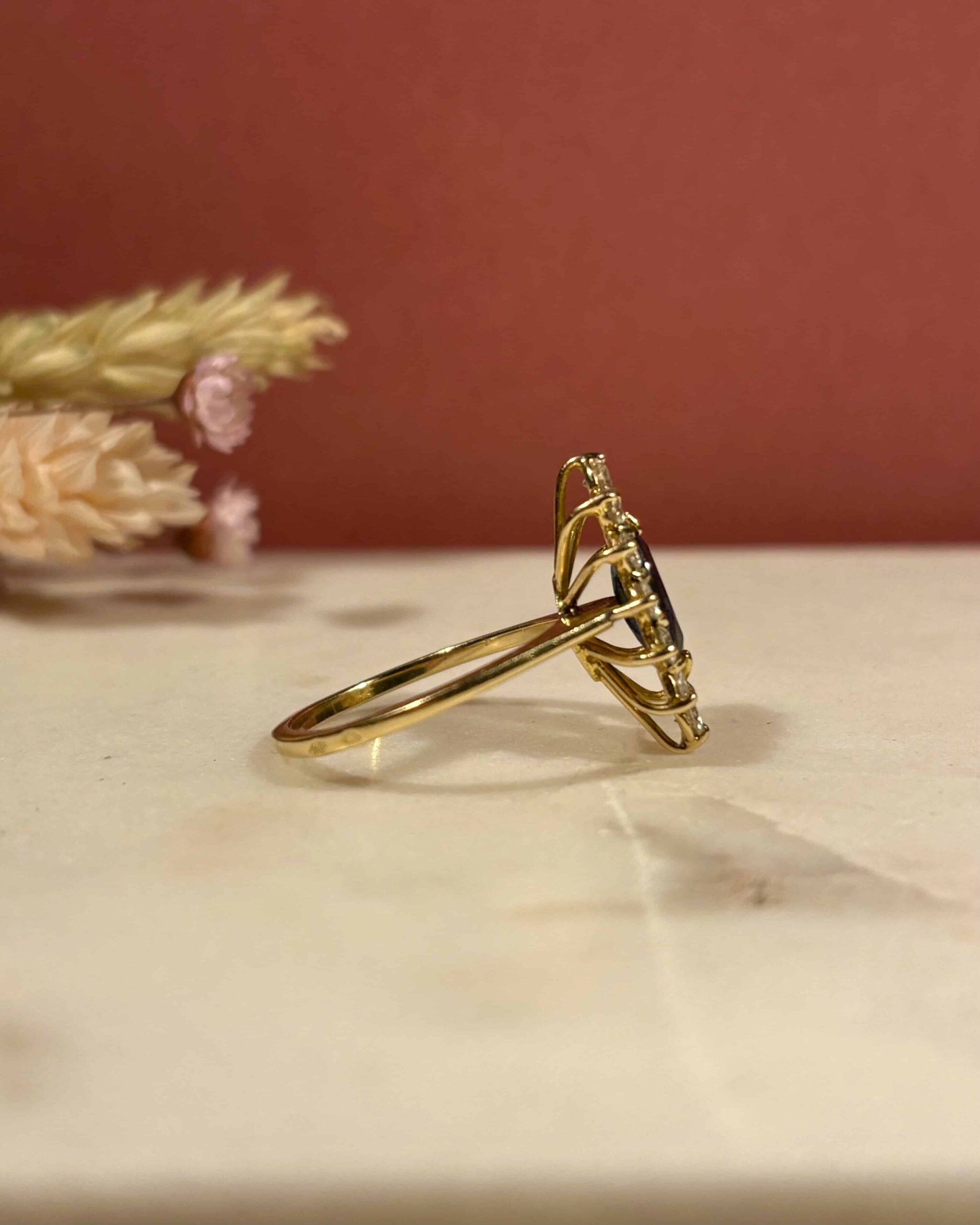 Bague Marguerite Marquise Saphir &amp; Diamants 0.84 carat &quot;Lyaa&quot;