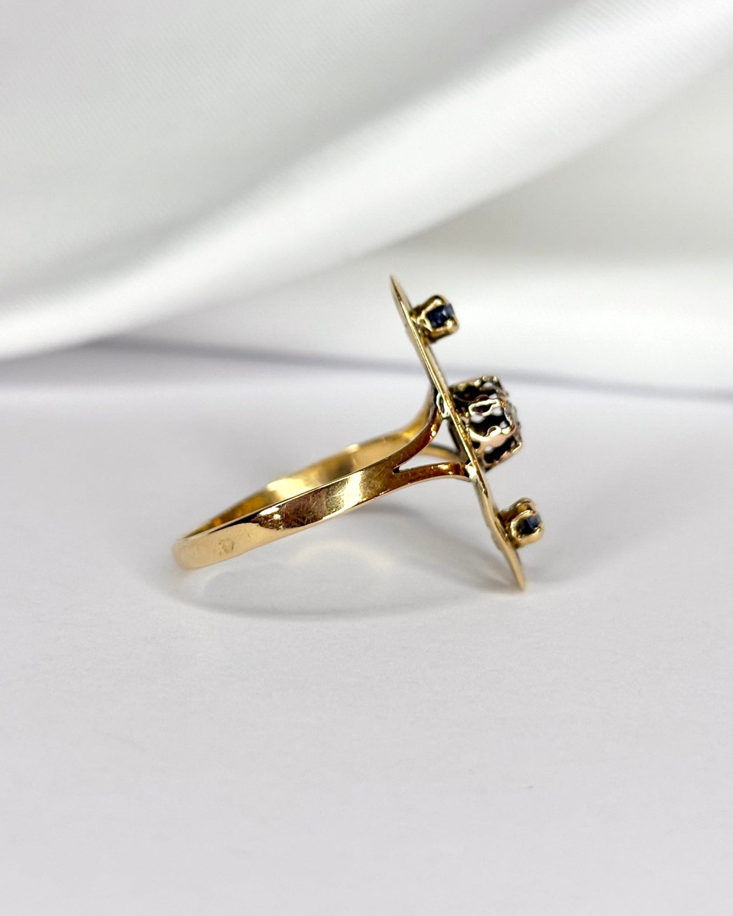 Bague Marquise Diamant &amp; Saphirs "Clarance" - Elliade Paris