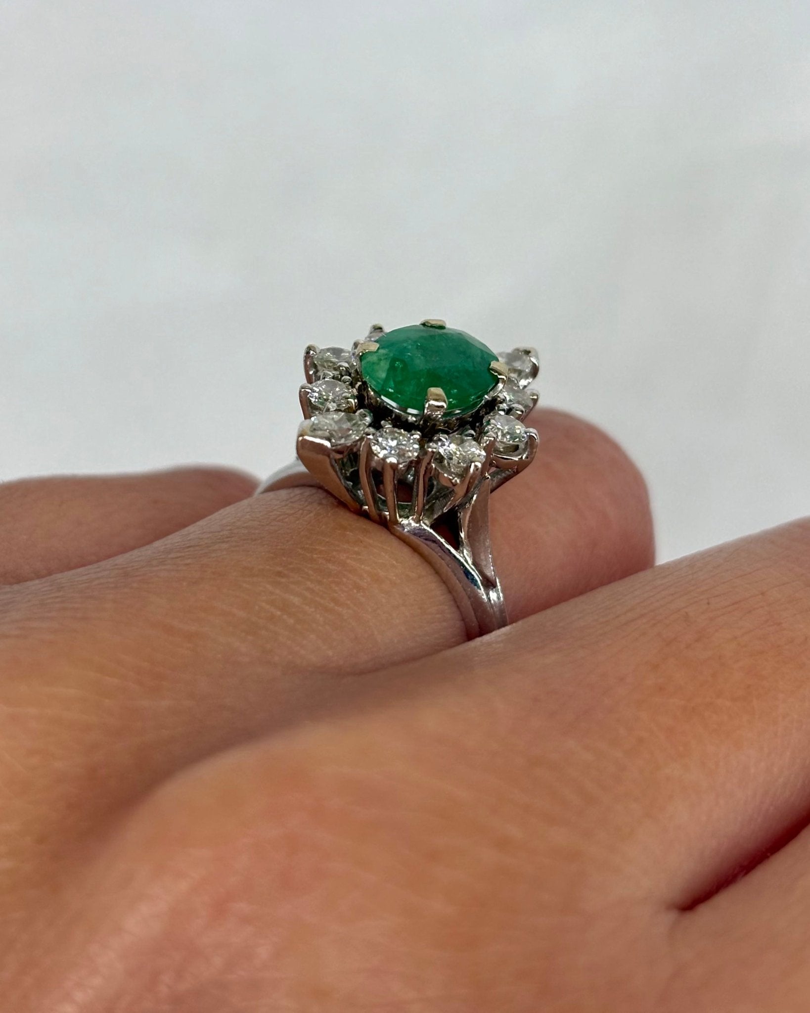Bague Marquise Émeraude 1.40 carat &amp; Diamants 0.62 carat "Leslie" - Elliade Paris