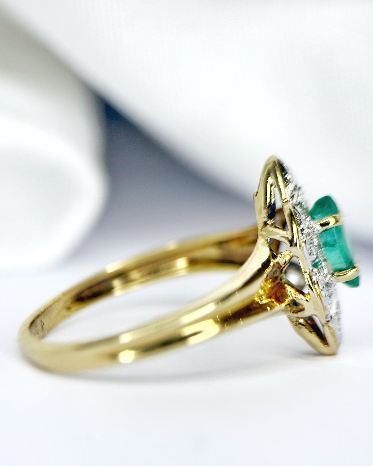 Bague Marquise Émeraude, Diamants &amp; Or "Annaelle" - Elliade Paris