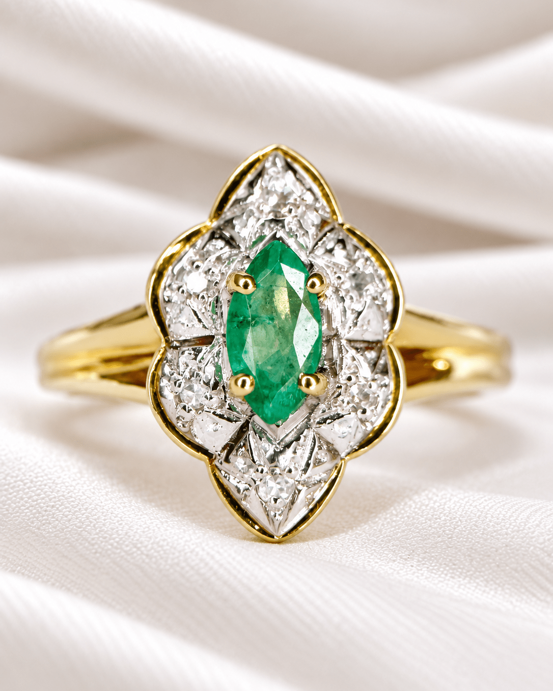 Bague Marquise Émeraude, Diamants &amp; Or "Annaelle" - Elliade Paris