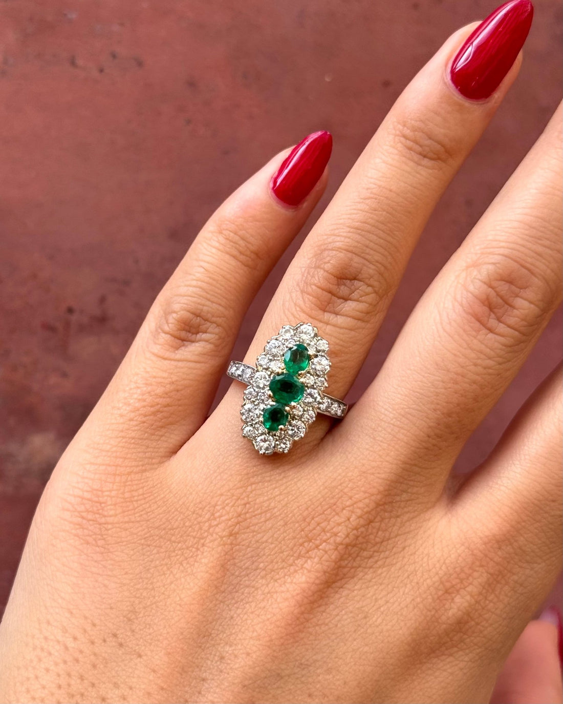 Bague Marquise Émeraudes 1.06 carat &amp; 30 Diamants 1.06 carat 4.83g "Ariette" - Elliade Paris