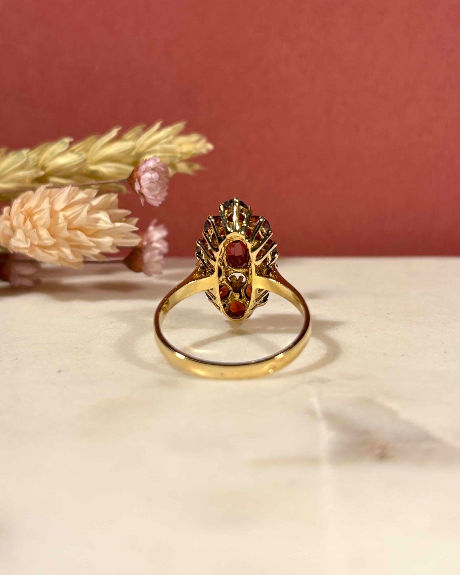 Bague Marguerite Marquise Grenats 2.50 Carats &quot;Raina&quot;