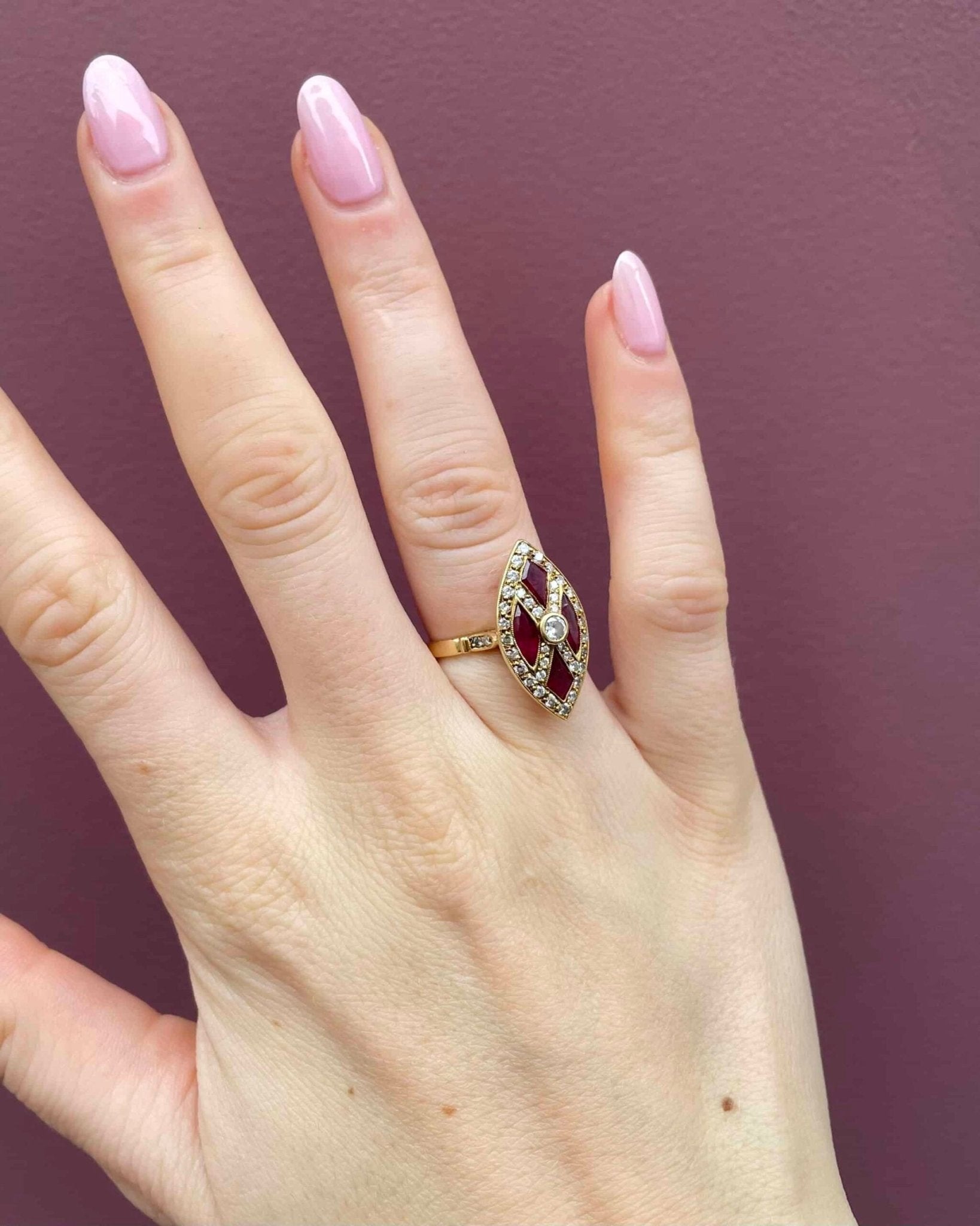 Bague Marquise Rubis 0.90 carat &amp; Diamants 0.89 carat &quot;Abby &quot; - Elliade Paris