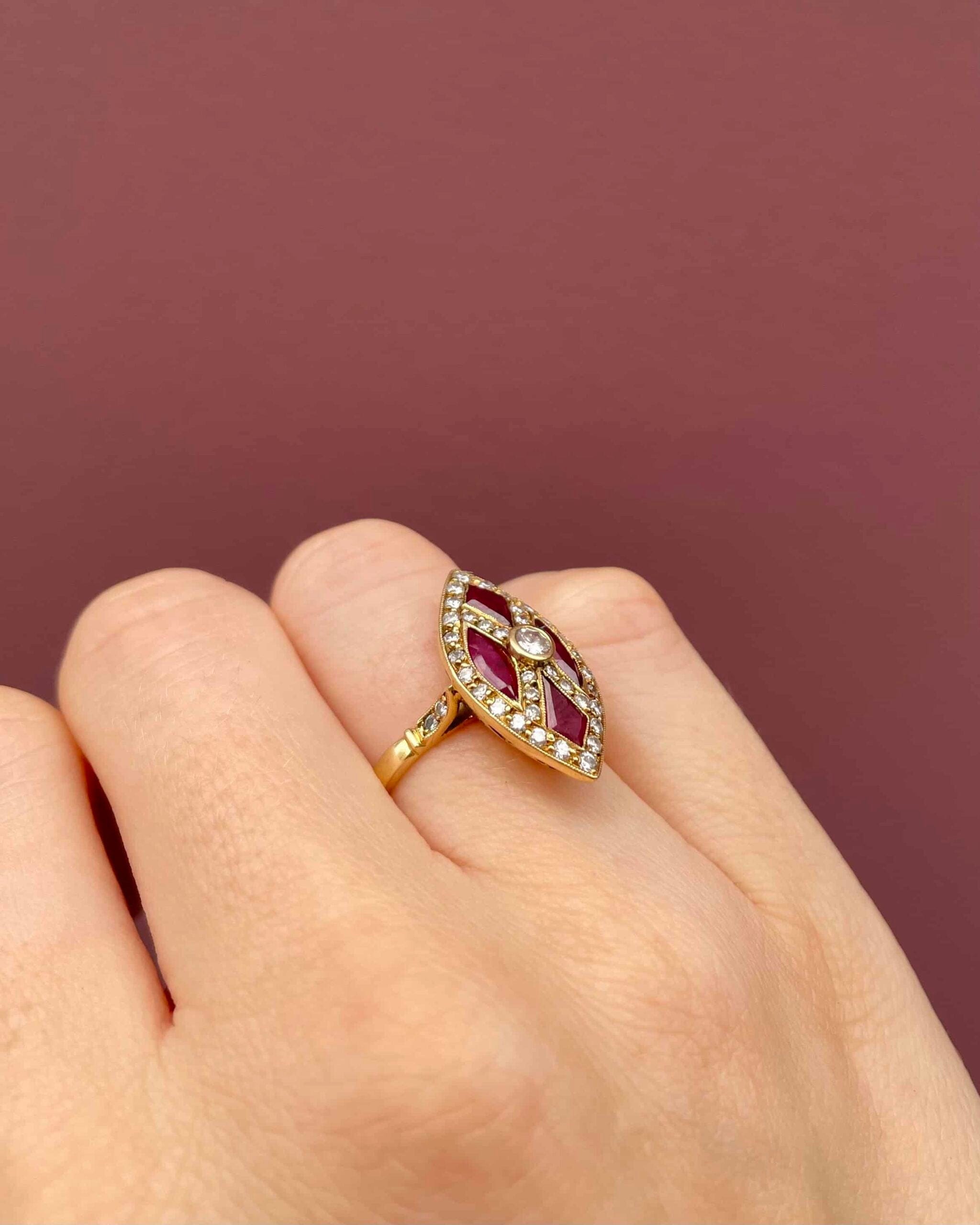 Bague Marquise Rubis 0.90 carat &amp; Diamants 0.89 carat "Abby "