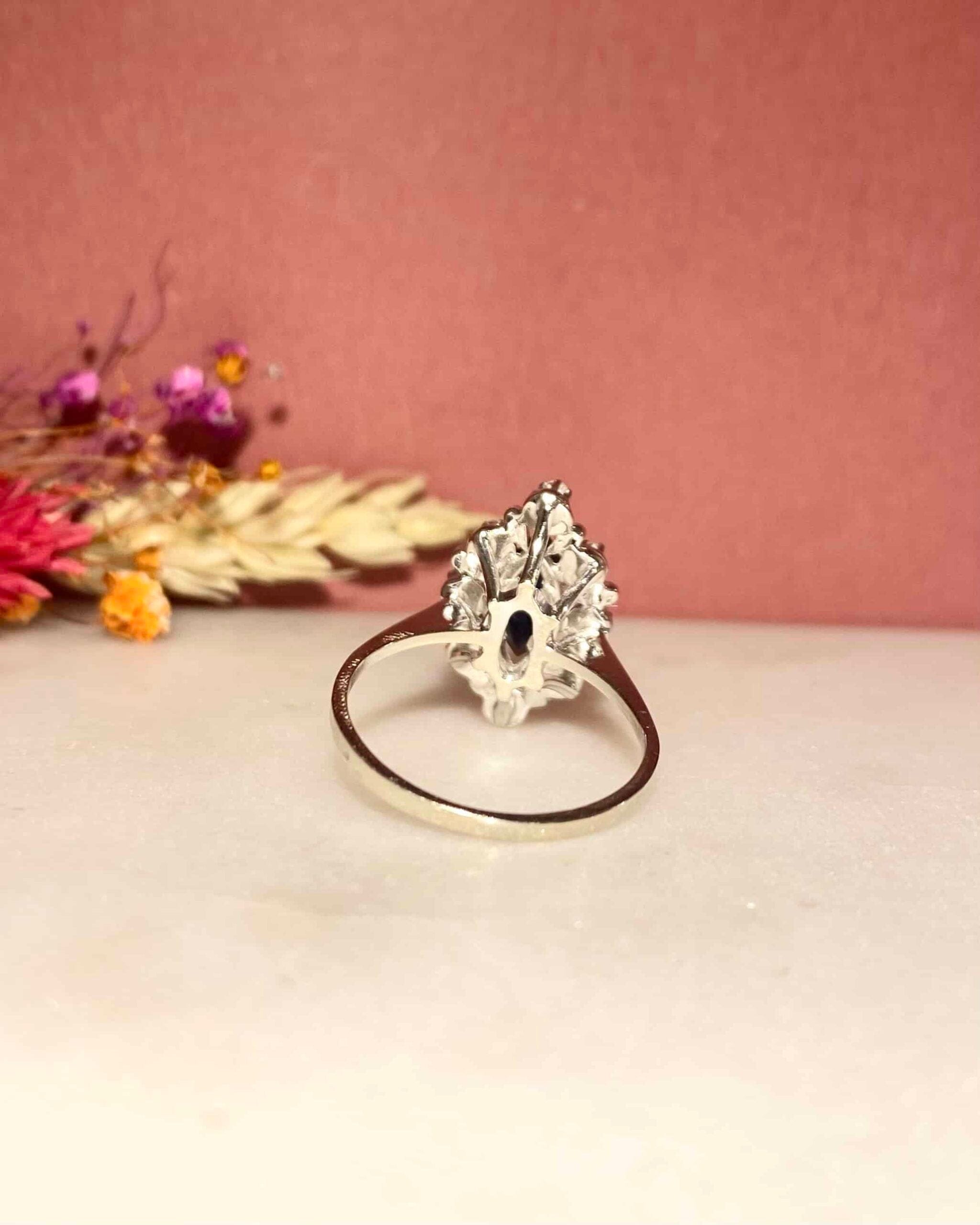 Bague Marguerite Marquise Saphir 0.75 carat &amp; Diamants "Roxanne"