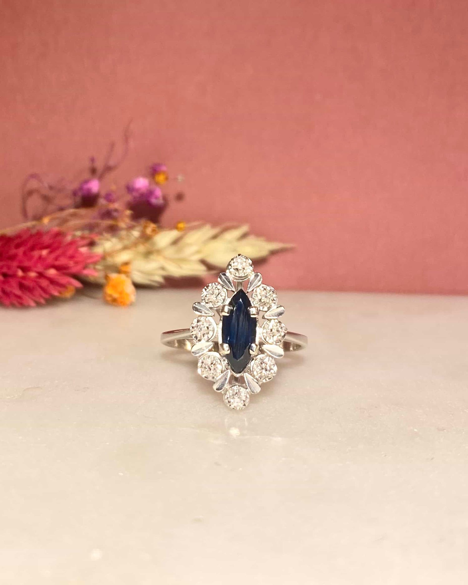 Bague Marguerite Marquise Saphir 0.75 carat &amp; Diamants &quot;Roxanne&quot;