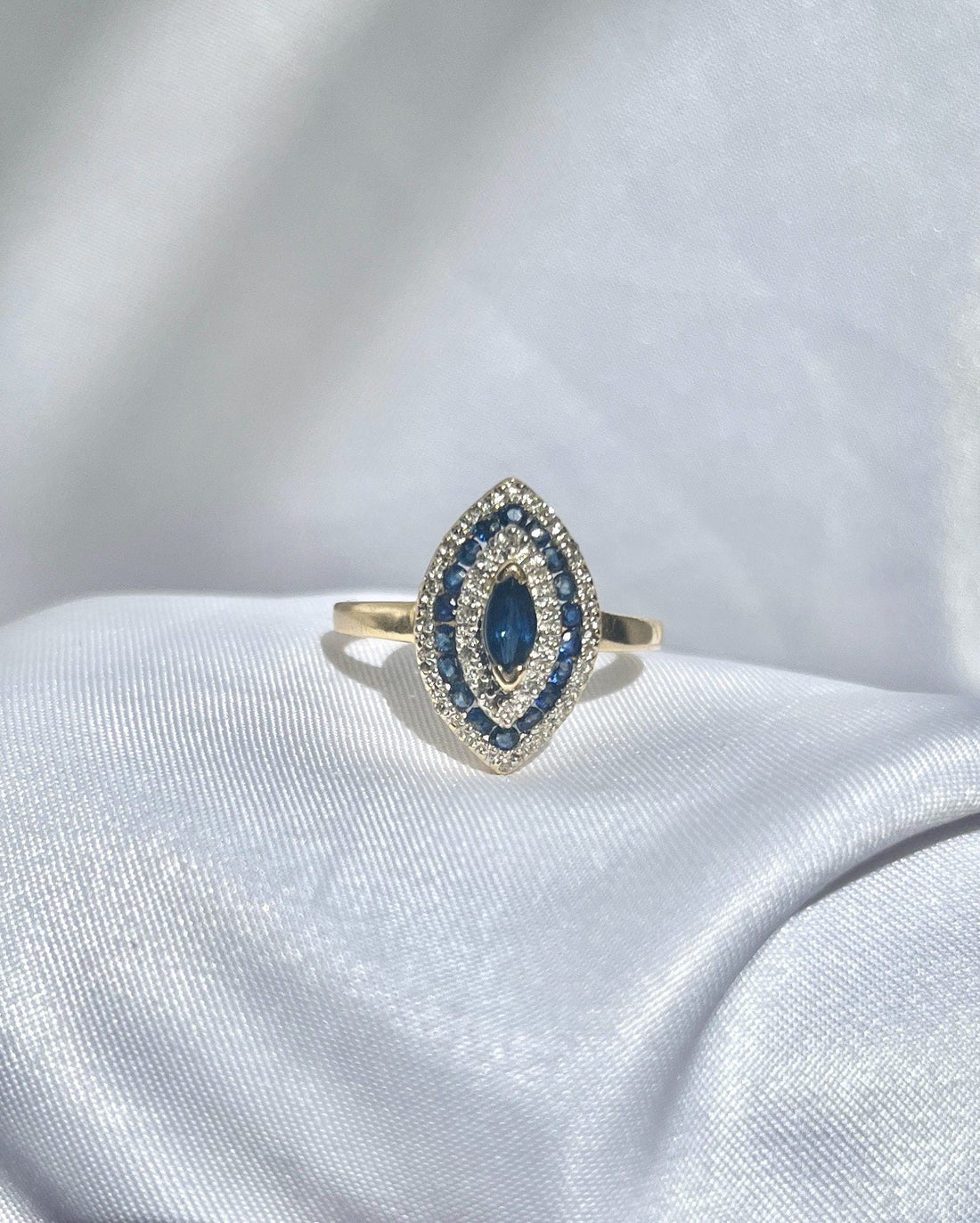 Bague Marquise Saphir et Diamants &quot;Dana&quot; - Elliade Paris