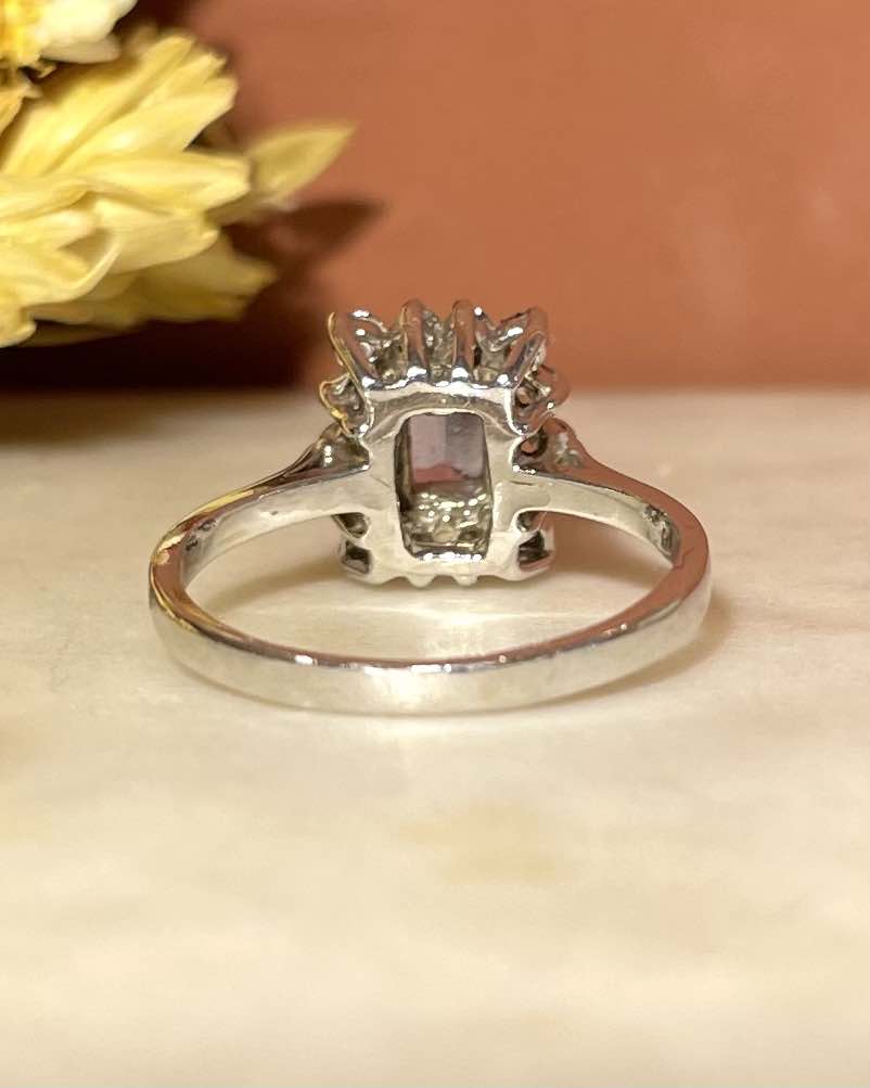 Anillo "Tressie" con margaritas de tanzanita y diamantes