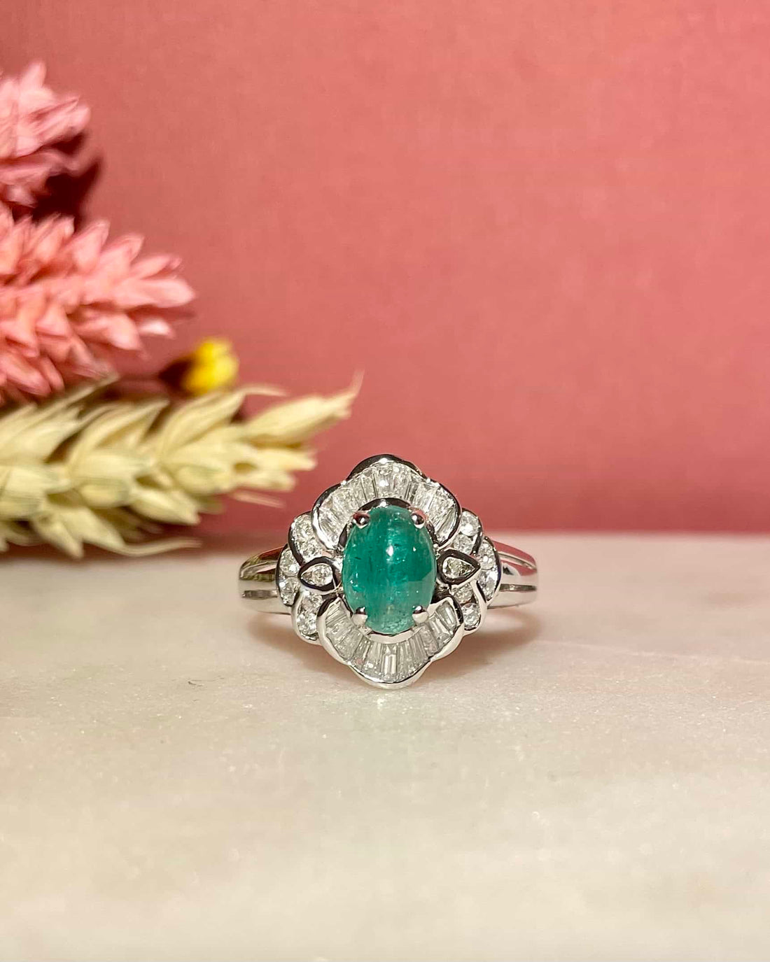 Bague Marguerite Émeraude 1.50 carat &amp; Diamants 1 carat &quot;Livia&quot;