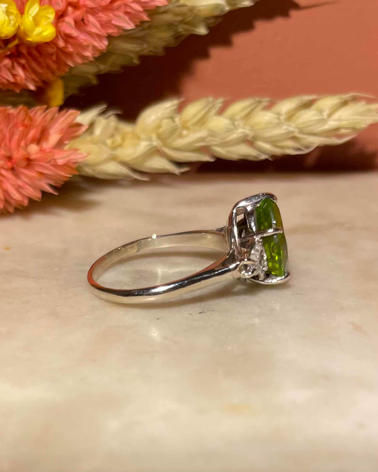 Bague péridot 3 carats &amp; diamants troïda &quot;Asdane&quot; - Elliade Paris