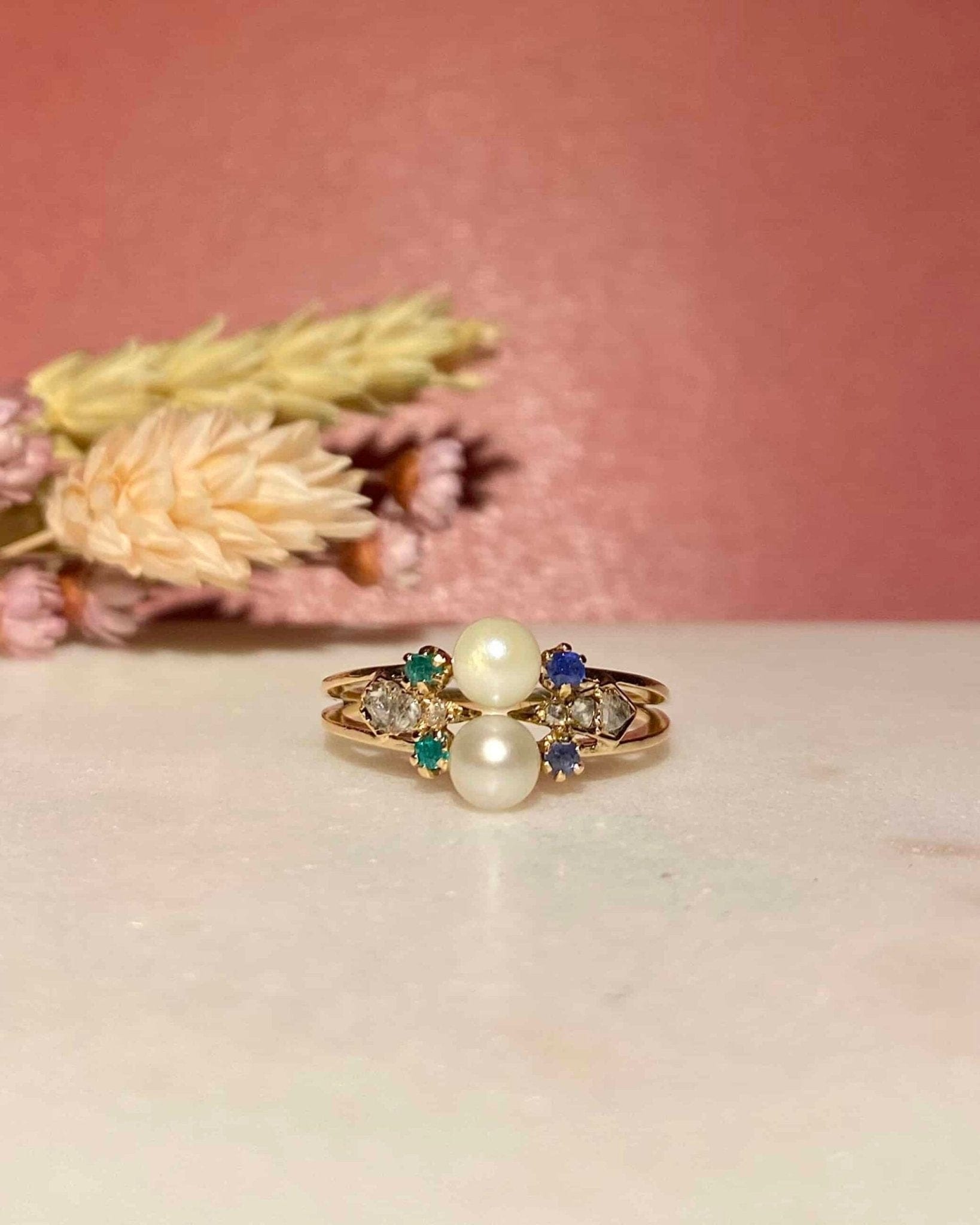 Bague Perles, Saphirs, Emeraudes &amp; Diamants "Louisa" - Elliade Paris