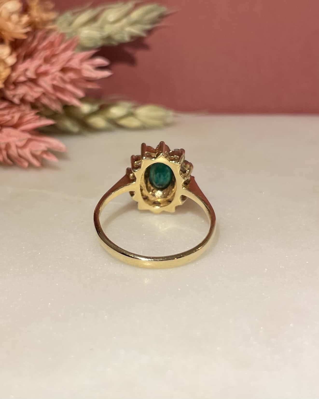 Bague Marguerite Émeraude &amp; Diamants 0.60 carat "Ivana" - Elliade Paris