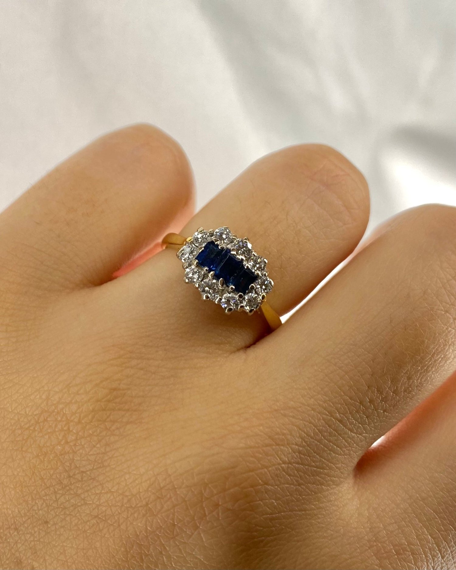 Bague Rivière 3 Saphirs &amp; 8 Diamants &quot;Zélie&quot; - Elliade Paris